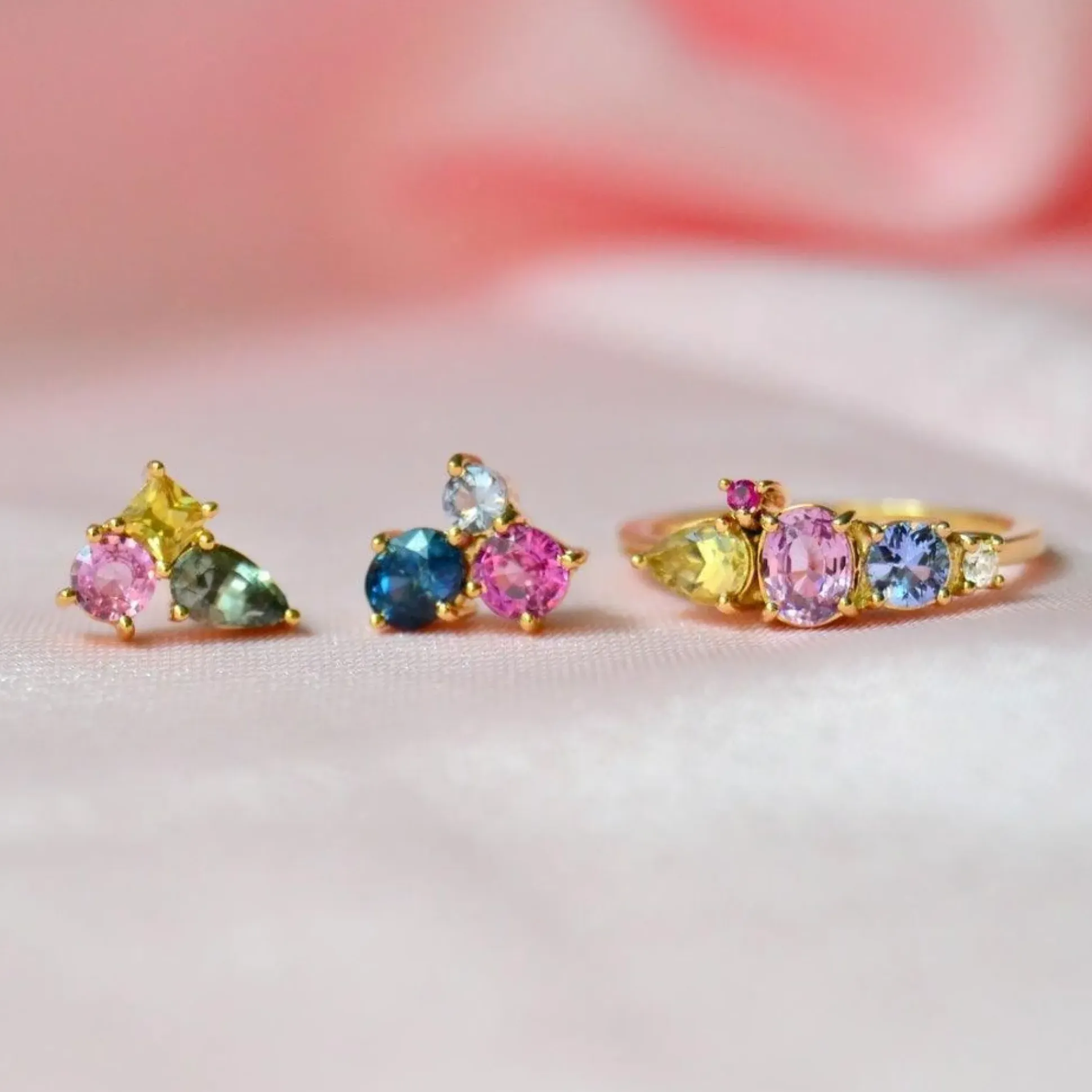Anpé Atelier Varnaya 18kt Guld Ring m. Safirer