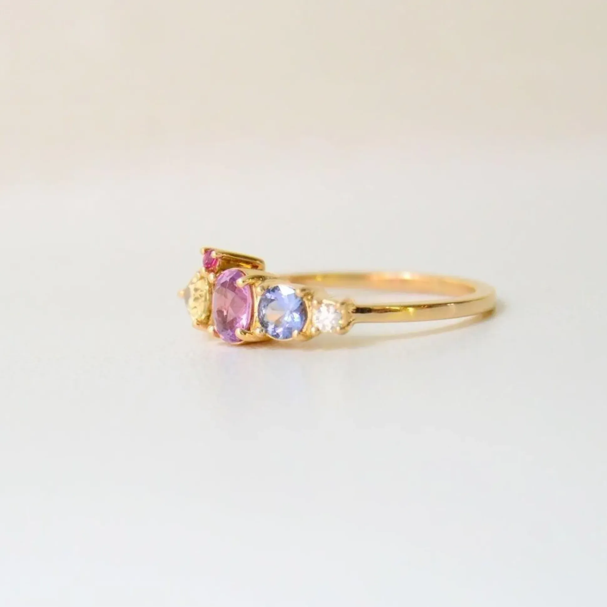 Anpé Atelier Varnaya 18kt Guld Ring m. Safirer