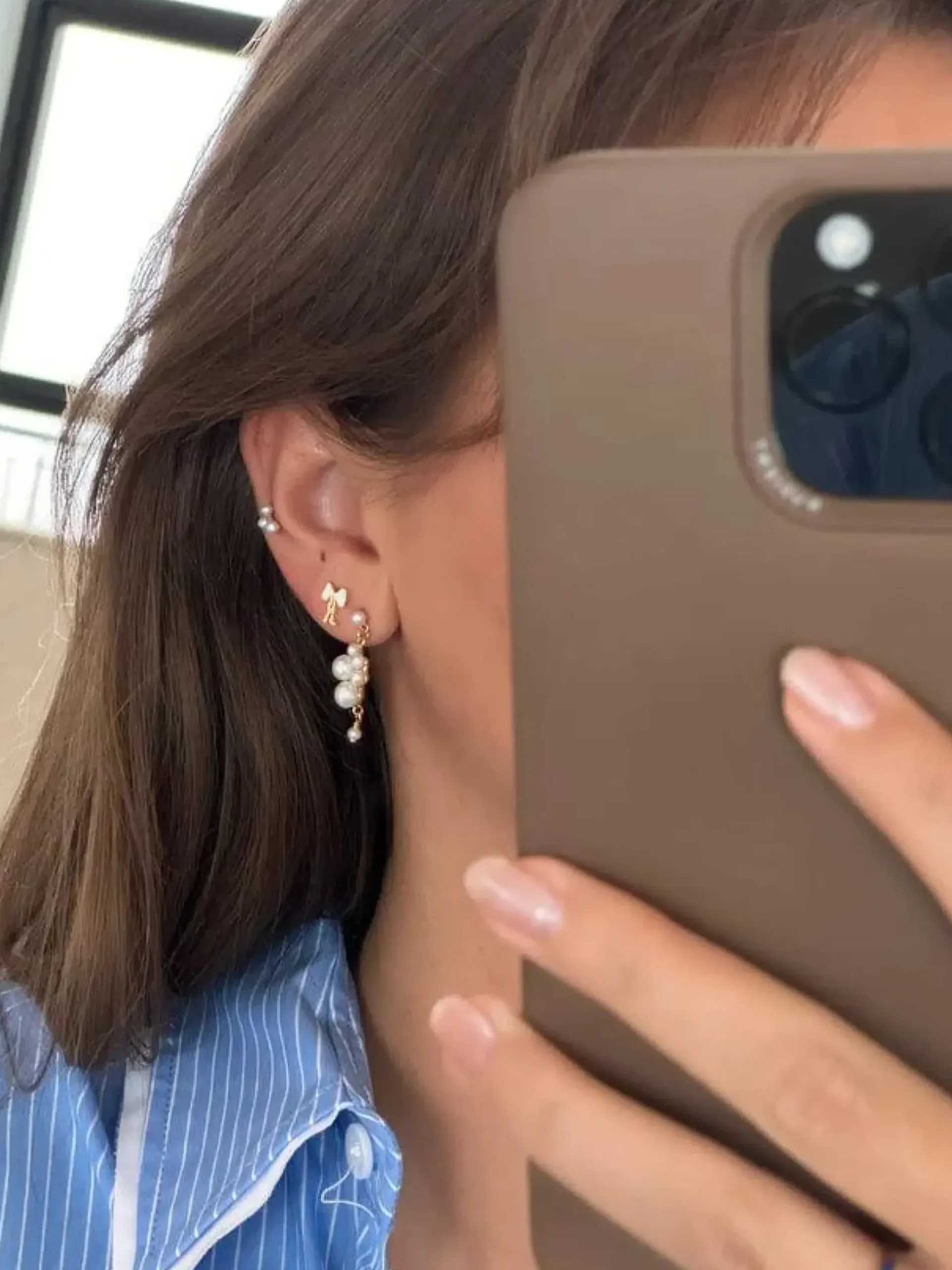 Jeberg Petite Bow White Stud - Sløjfe Ørestikker